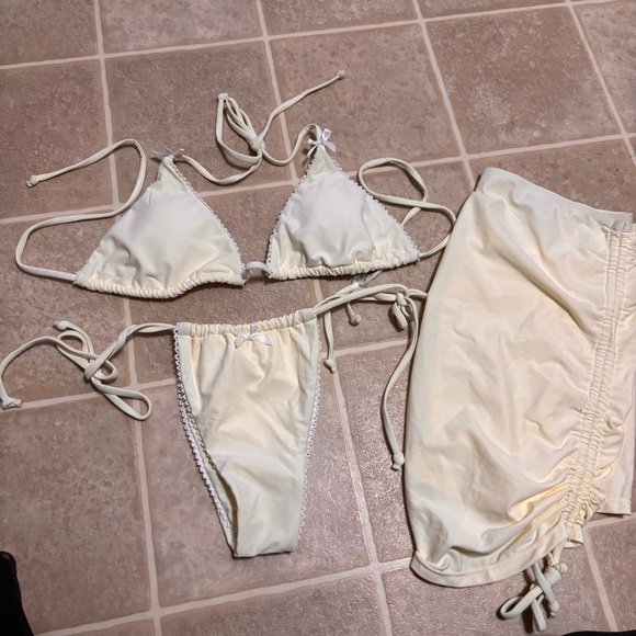 Amazon Essentials Cream Bikini Set - Picture 1 of 3
